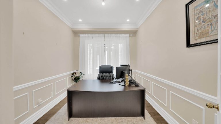 10-web-or-mls-6-orwell-dr