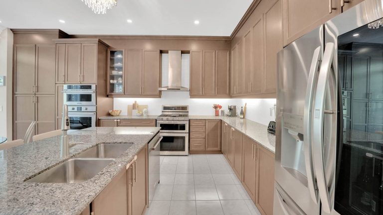 13-web-or-mls-6-orwell-dr