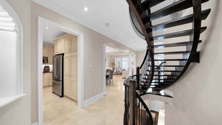 15-web-or-mls-328-st-urbain-dr