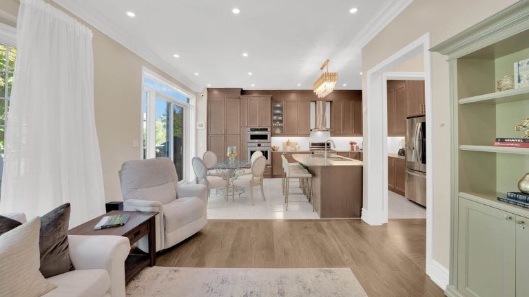 15-web-or-mls-6-orwell-dr