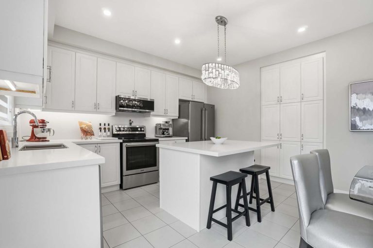 17-web-or-mls-92-pridham-pl