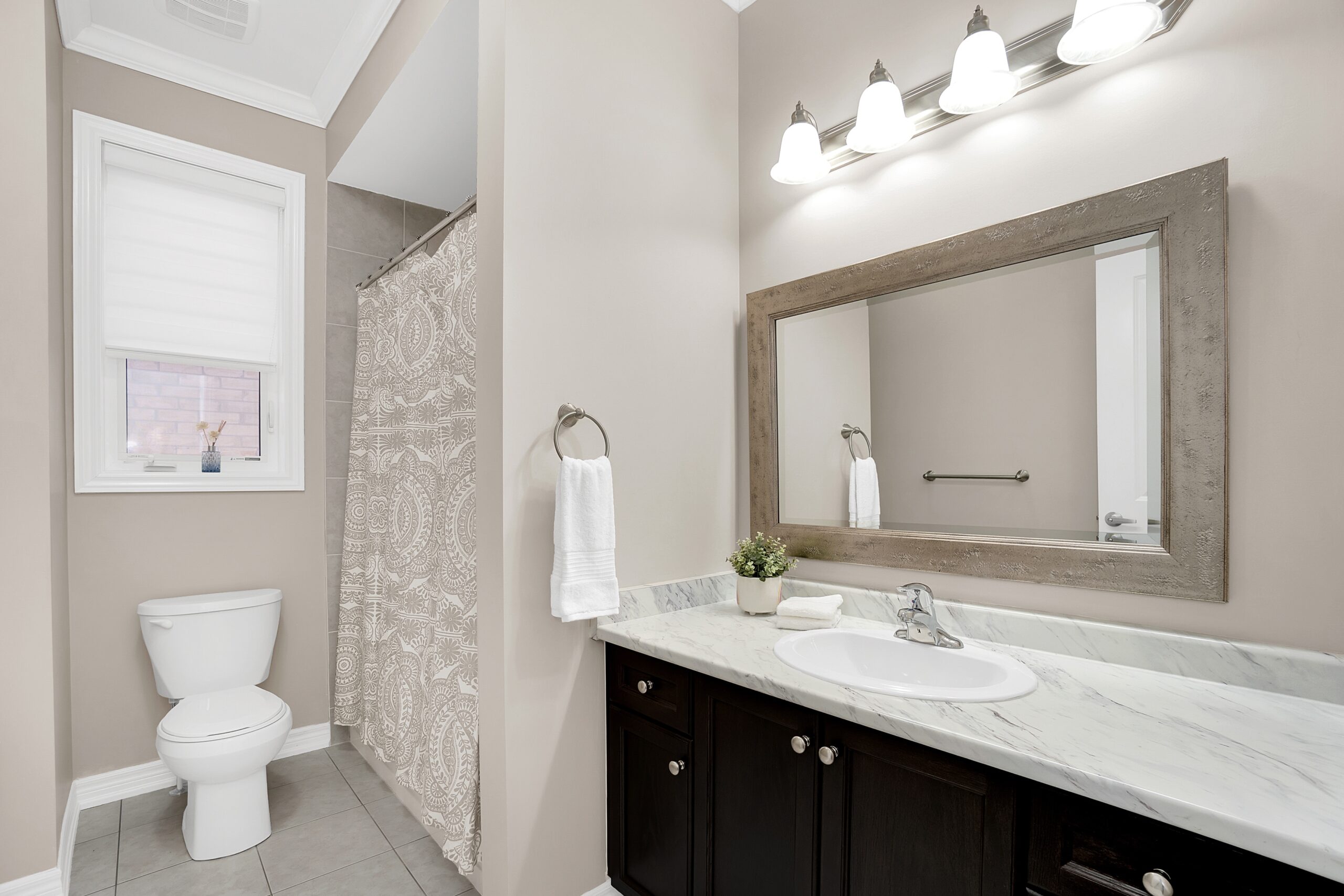 172 Pelee Ave Kleinburg ON L4H-print-043-009-Bathroom-4200x2800-300dpi