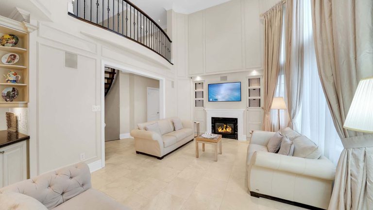 21-web-or-mls-328-st-urbain-dr