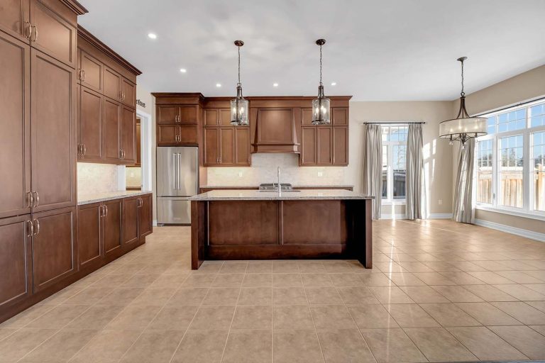 28-web-or-mls-31-munsie-dr