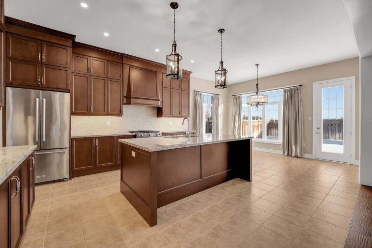 29-web-or-mls-31-munsie-dr