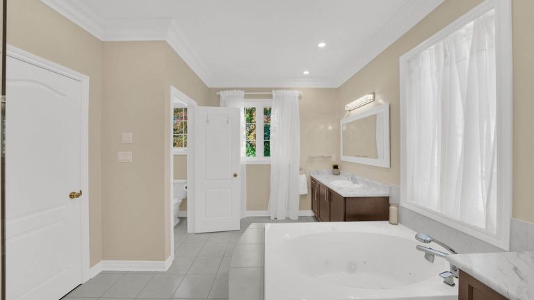 36-web-or-mls-6-orwell-dr