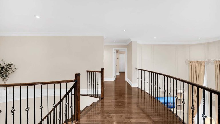 37-web-or-mls-328-st-urbain-dr