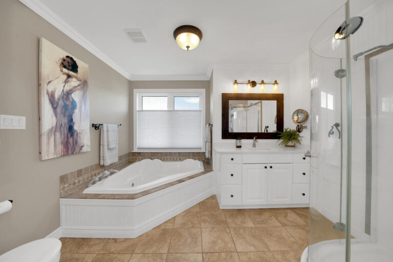 39 - Primary Bedroom Ensuite-039-062-1500x1000