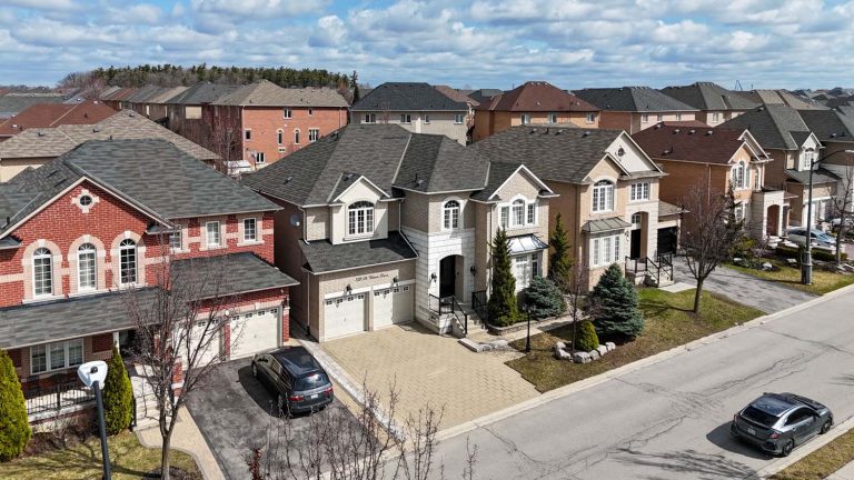 4-web-or-mls-328-st-urbain-dr