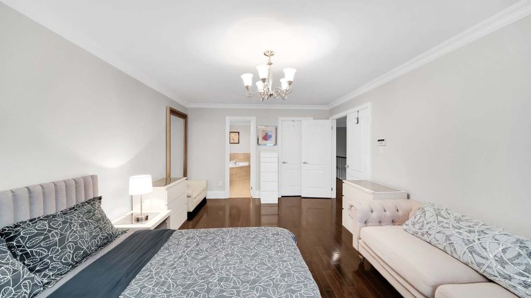 40-web-or-mls-328-st-urbain-dr