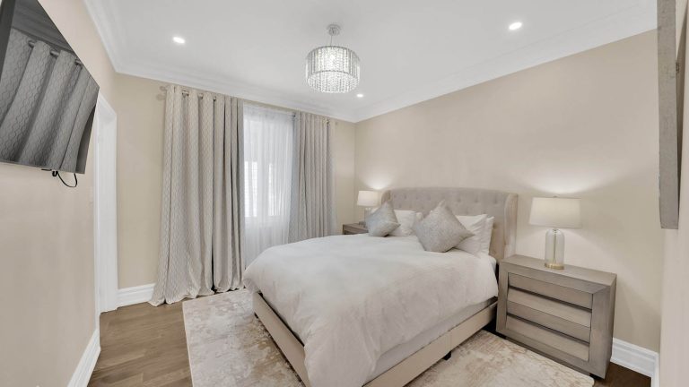 40-web-or-mls-6-orwell-dr