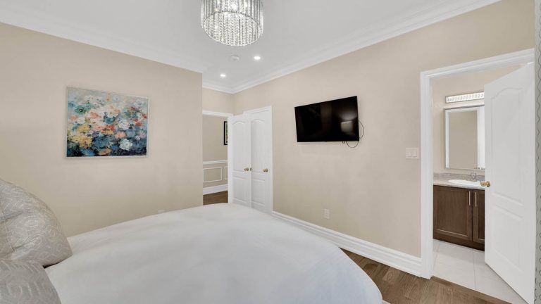 41-web-or-mls-6-orwell-dr