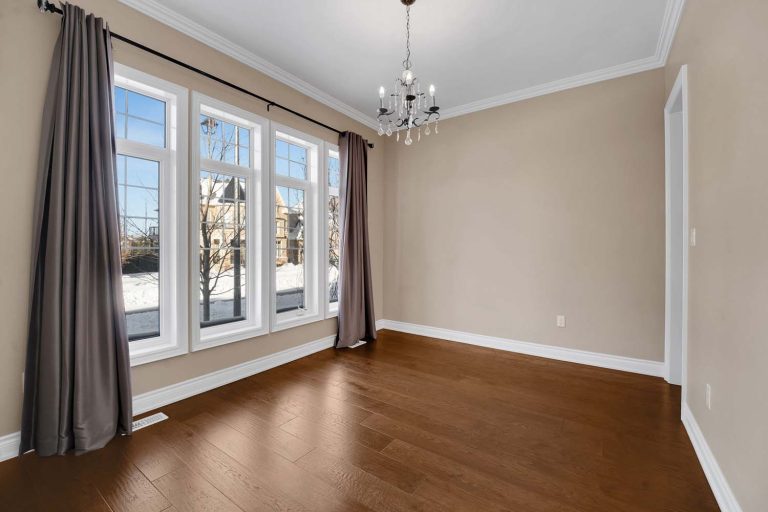 42-web-or-mls-31-munsie-dr