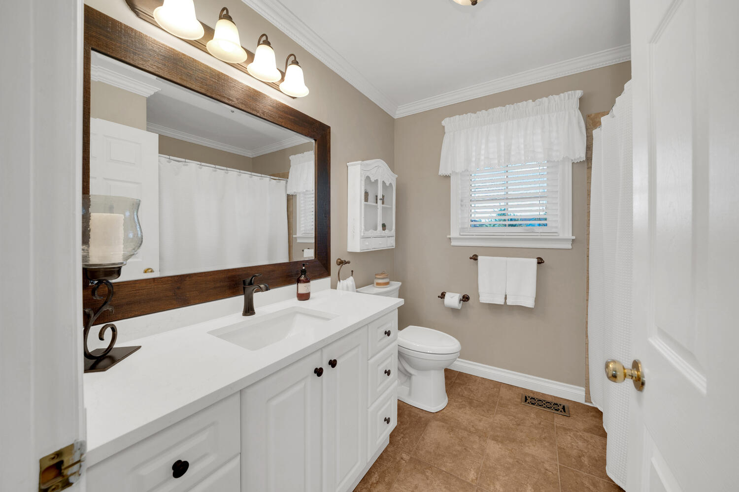 43 - Bathroom-043-077-1500x1000