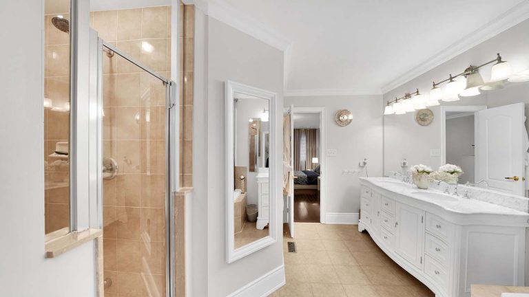 43-web-or-mls-328-st-urbain-dr