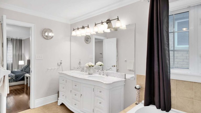 44-web-or-mls-328-st-urbain-dr