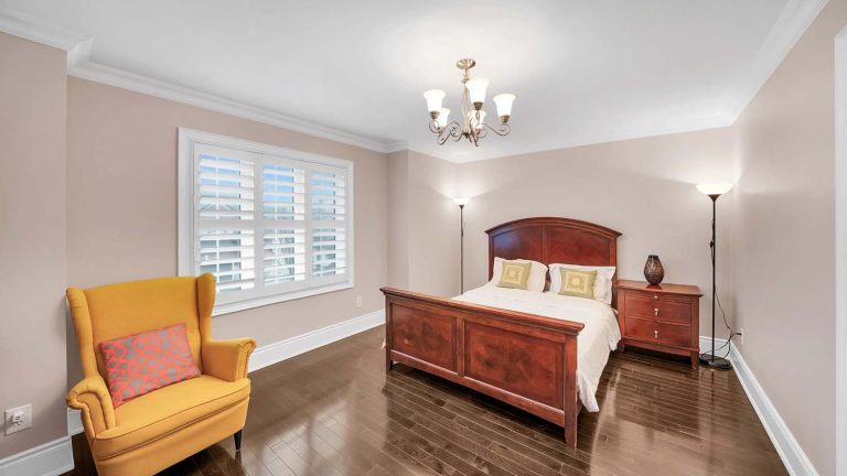 47-web-or-mls-328-st-urbain-dr