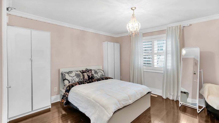 51-web-or-mls-328-st-urbain-dr