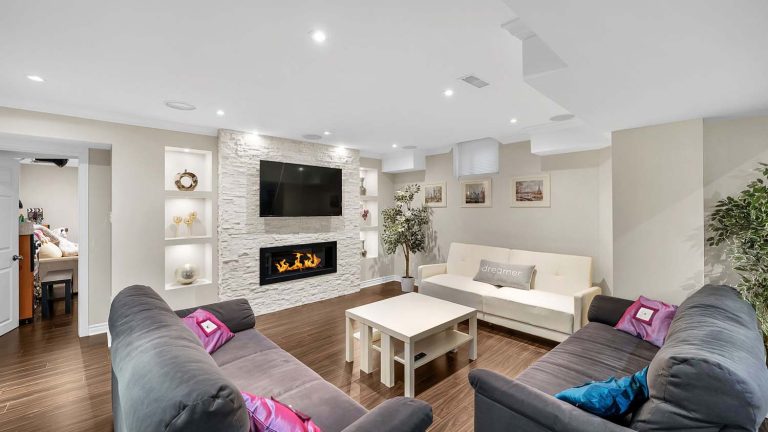 60-web-or-mls-328-st-urbain-dr