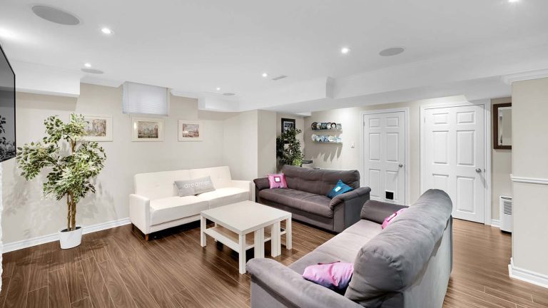 63-web-or-mls-328-st-urbain-dr