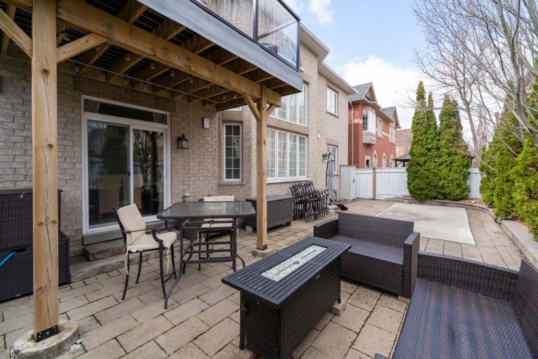 64-web-or-mls-328-st-urbain-dr