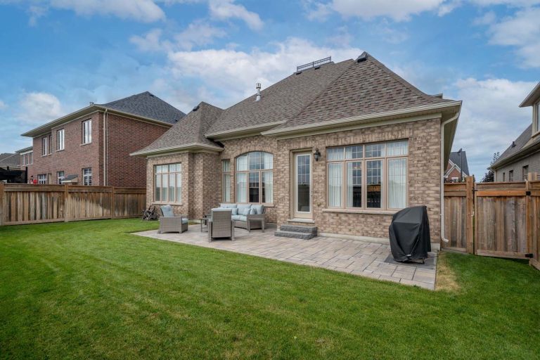 74-web-or-mls-31-munsie-dr